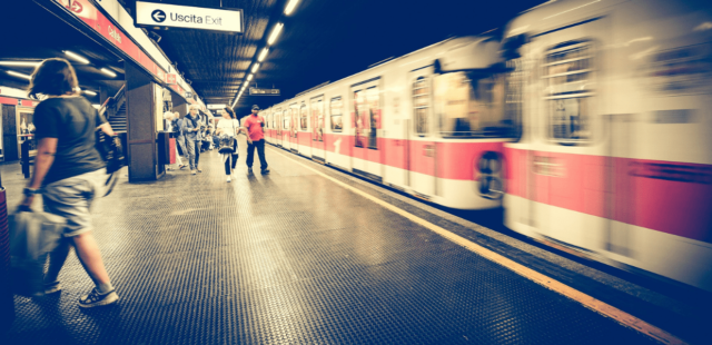 Milano, la metro verde a velocità ridotta per il caldo