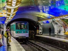 parigi dice addio ai biglietti di carta della metro